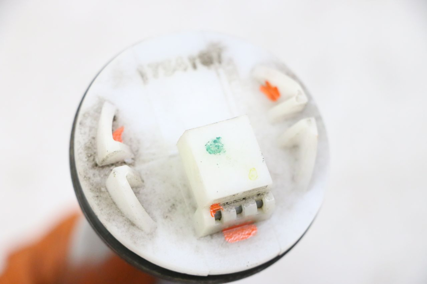 photo de WSKAŹNIK POZIOMU PALIWA W ZBIORNIKU PIAGGIO MP3 500 (2014 - 2017) - Zbliżenie techniczne