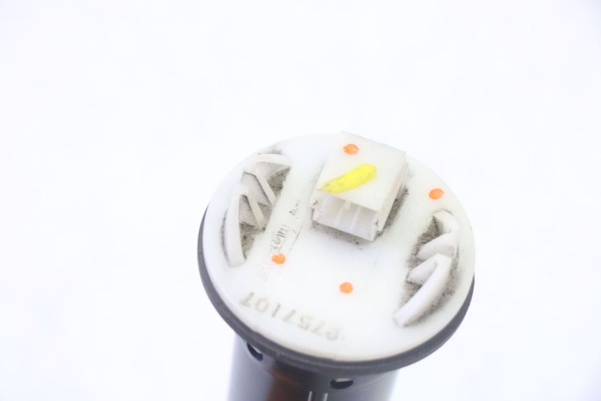 photo de WSKAŹNIK POZIOMU PALIWA W ZBIORNIKU PIAGGIO MP3 125 (2006 - 2014) - Zoom stanu zużycia