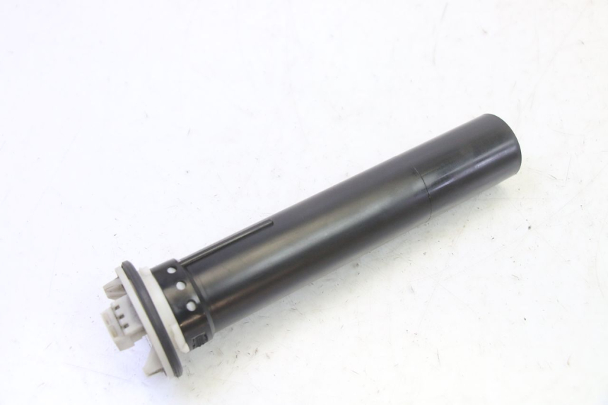 photo de WSKAŹNIK POZIOMU PALIWA W ZBIORNIKU PIAGGIO MP3 125 (2006 - 2014) - Inny kąt widzenia