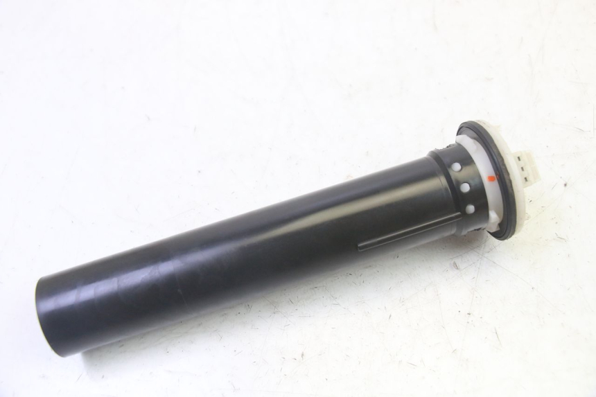 photo de WSKAŹNIK POZIOMU PALIWA W ZBIORNIKU PIAGGIO MP3 RL 250 (2006 - 2010) - Inny kąt widzenia