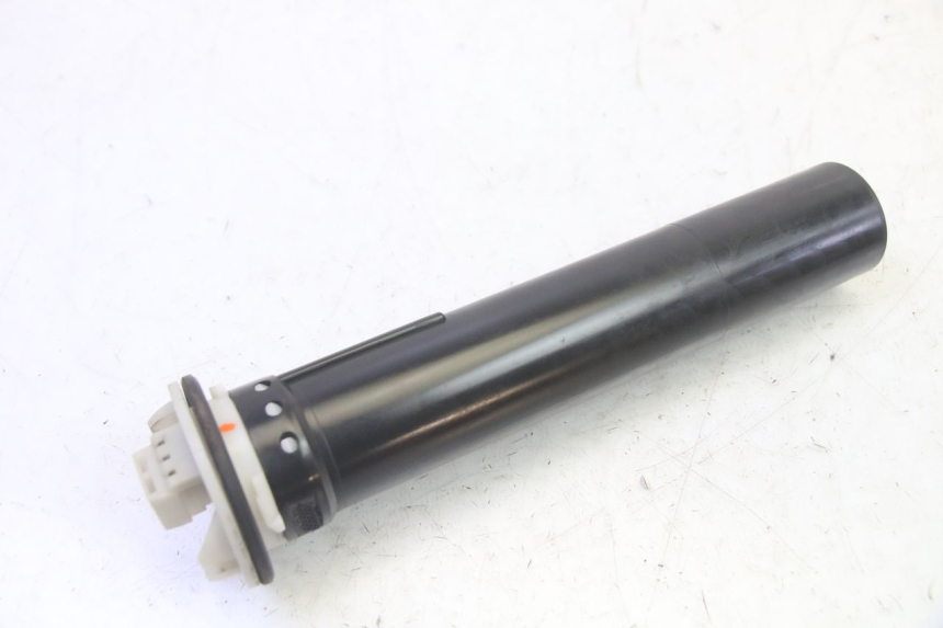 photo de WSKAŹNIK POZIOMU PALIWA W ZBIORNIKU PIAGGIO MP3 RL 250 (2006 - 2010) - Zbliżenie techniczne