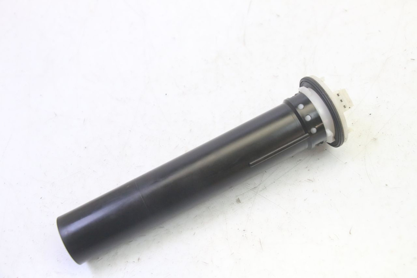 photo de WSKAŹNIK POZIOMU PALIWA W ZBIORNIKU PIAGGIO MP3 RL 250 (2006 - 2010) - Inny kąt widzenia