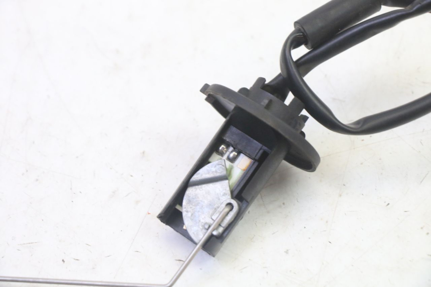 photo de WSKAŹNIK POZIOMU PALIWA W ZBIORNIKU KYMCO LIKE 4T 50 (2019 - 2025) - Zoom stanu zużycia