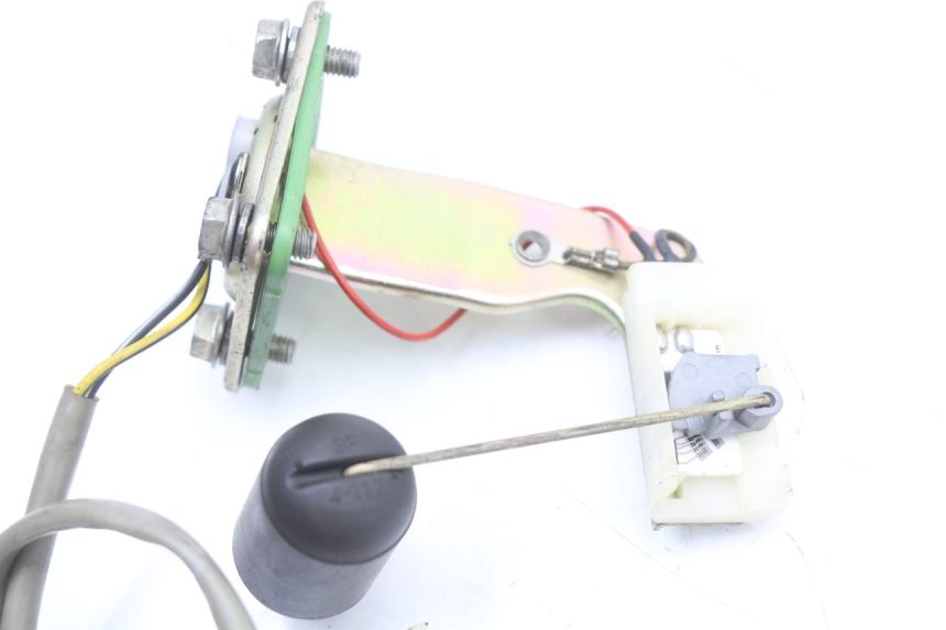 photo de WSKAŹNIK POZIOMU PALIWA W ZBIORNIKU PIAGGIO NEW TYPHOON 50 (2018 - 2021) - Zbliżenie techniczne