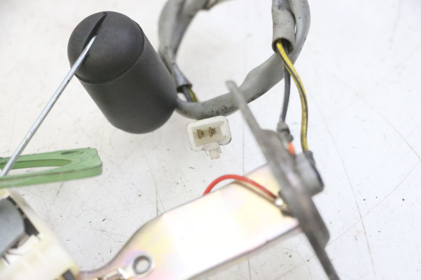 photo de WSKAŹNIK POZIOMU PALIWA W ZBIORNIKU PIAGGIO NEW TYPHOON 50 (2018 - 2021) - Zoom stanu zużycia