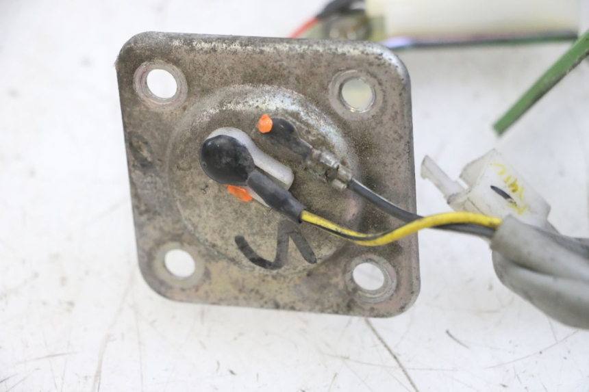 photo de WSKAŹNIK POZIOMU PALIWA W ZBIORNIKU PIAGGIO NEW TYPHOON 50 (2018 - 2021) - Zbliżenie techniczne