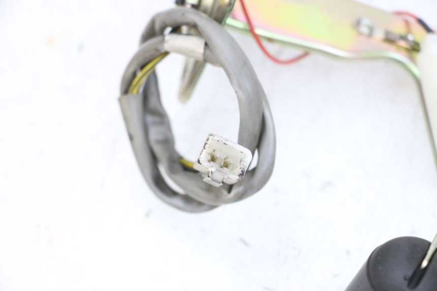 photo de WSKAŹNIK POZIOMU PALIWA W ZBIORNIKU PIAGGIO NEW TYPHOON 50 (2018 - 2021) - Inny kąt widzenia