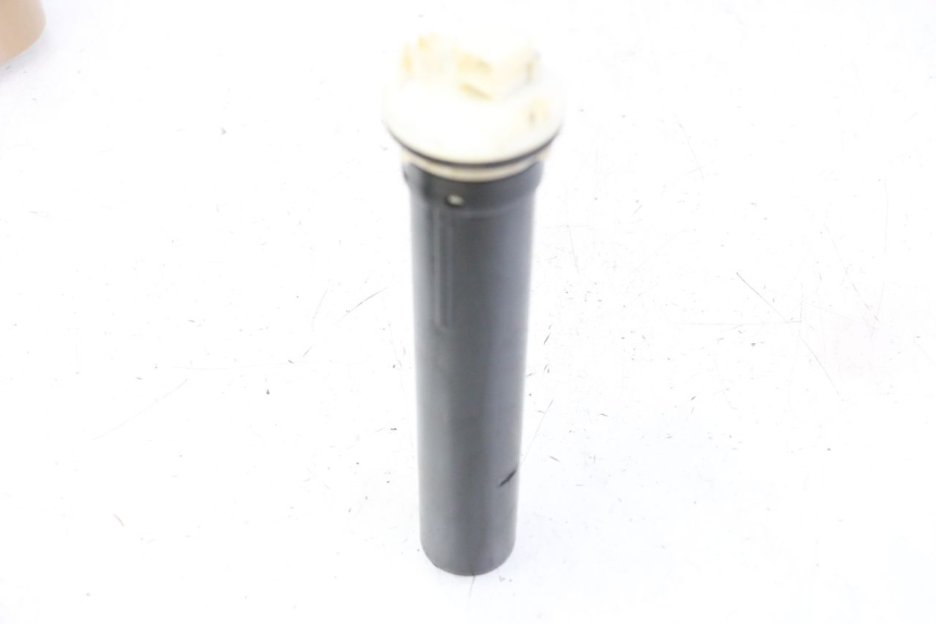 photo de WSKAŹNIK POZIOMU PALIWA W ZBIORNIKU PIAGGIO VESPA GRANTURISMO 200 (2004 - 2005) - Zoom stanu zużycia