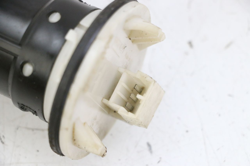 photo de WSKAŹNIK POZIOMU PALIWA W ZBIORNIKU PIAGGIO VESPA LX 150 (2005 - 2013) - Zoom stanu zużycia