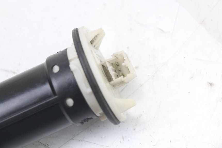 photo de WSKAŹNIK POZIOMU PALIWA W ZBIORNIKU PIAGGIO VESPA LX 2T 50 (2005 - 2013) - Zoom stanu zużycia