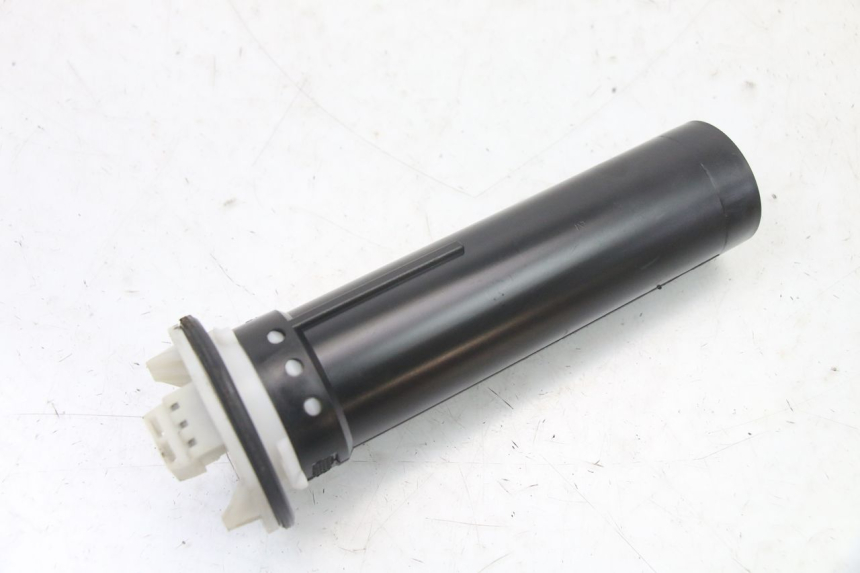 photo de WSKAŹNIK POZIOMU PALIWA W ZBIORNIKU PIAGGIO VESPA LX IE 125 (2010 - 2012) - Inny kąt widzenia