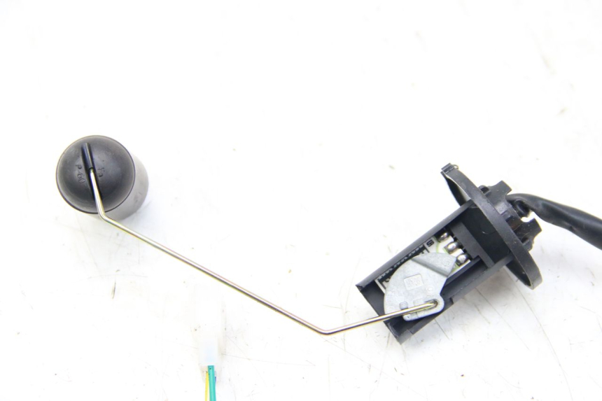 photo de WSKAŹNIK POZIOMU PALIWA W ZBIORNIKU JM MOTORS SANTANA 50 (2014 - 2023) - Inny kąt widzenia