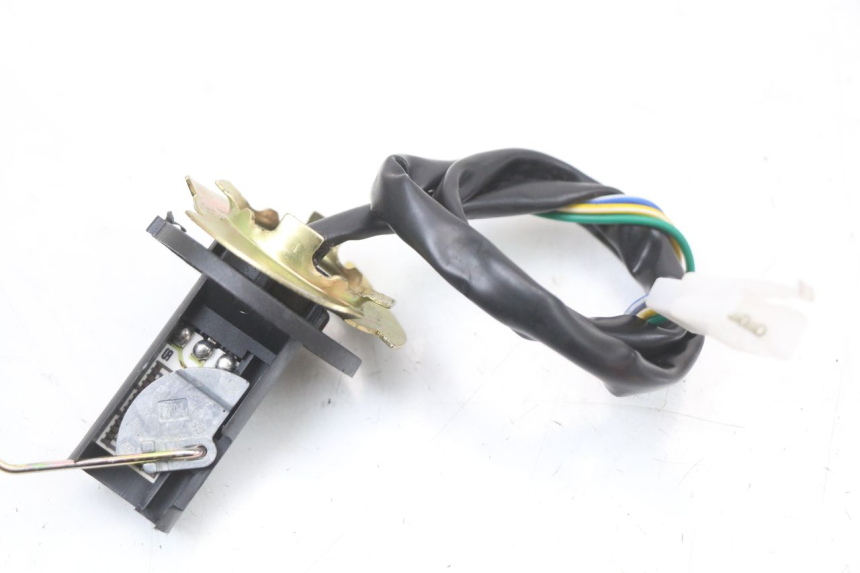 photo de WSKAŹNIK POZIOMU PALIWA W ZBIORNIKU JM MOTORS SANTANA 50 (2014 - 2023) - Zbliżenie techniczne