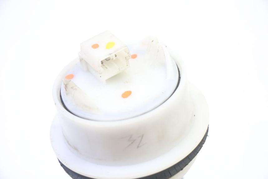 photo de WSKAŹNIK POZIOMU PALIWA W ZBIORNIKU PEUGEOT SATELIS 250 (2006 - 2012) - Inny kąt widzenia