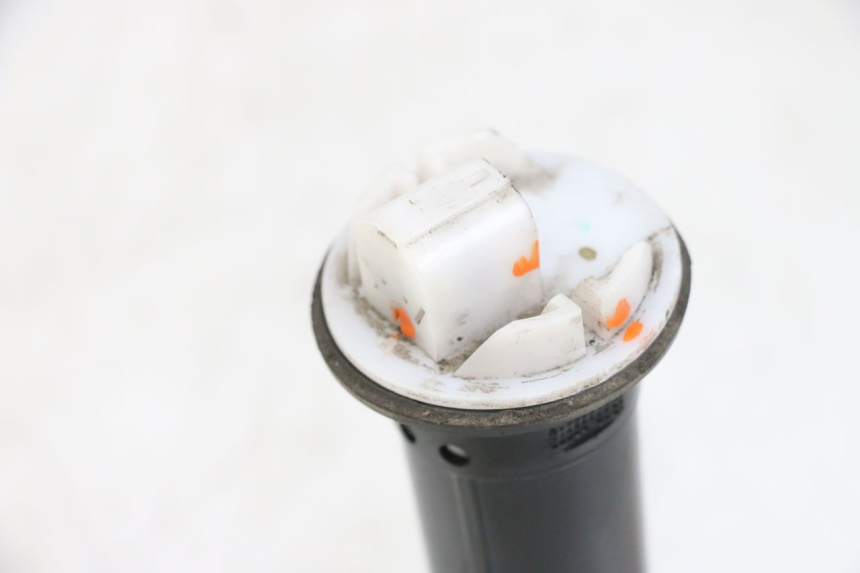 photo de WSKAŹNIK POZIOMU PALIWA W ZBIORNIKU PEUGEOT SPEEDFIGHT 4 4T EFI 50 (2021 - 2025) - Inny kąt widzenia