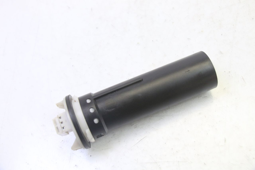 photo de WSKAŹNIK POZIOMU PALIWA W ZBIORNIKU APRILIA SR R 2T LC 50 (2018 - 2021) - Zbliżenie techniczne