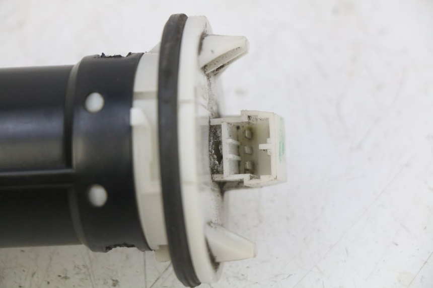 photo de WSKAŹNIK POZIOMU PALIWA W ZBIORNIKU PIAGGIO VESPA LX 2T 50 (2005 - 2013) - Inny kąt widzenia