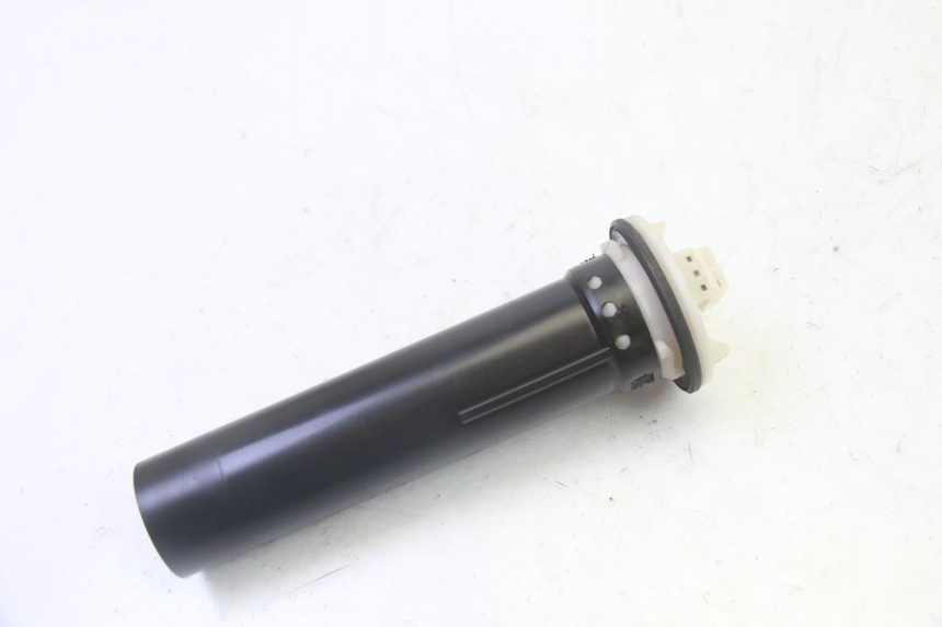 photo de WSKAŹNIK POZIOMU PALIWA W ZBIORNIKU PIAGGIO VESPA S 2T 50 (2007 - 2014) - Inny kąt widzenia