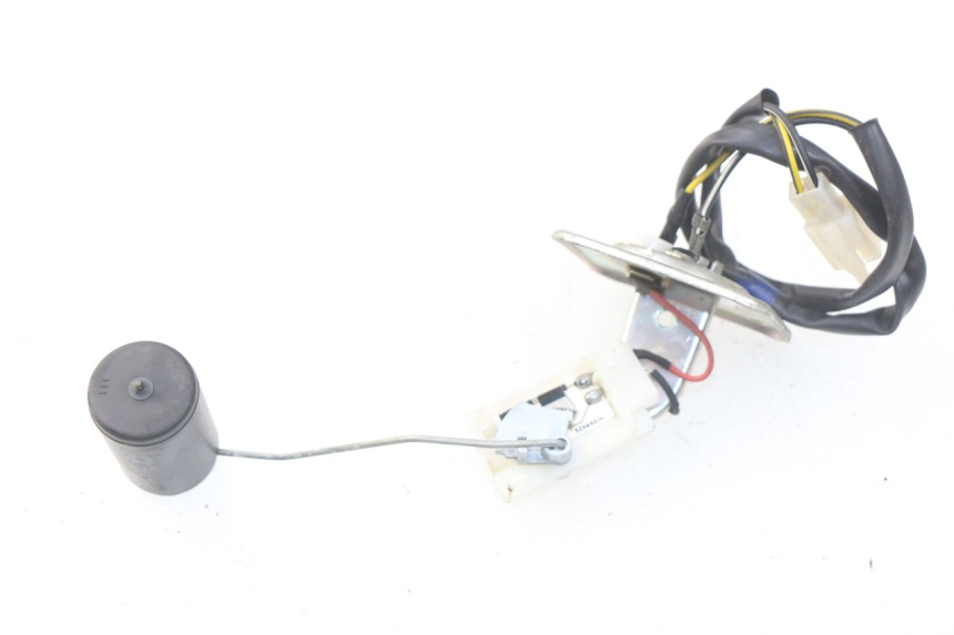 photo de WSKAŹNIK POZIOMU PALIWA W ZBIORNIKU PIAGGIO VESPA SPRINT 2T 50 (2014 - 2018) - Inny kąt widzenia