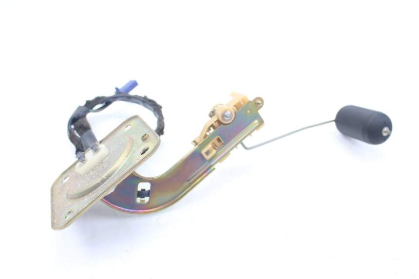 photo de WSKAŹNIK POZIOMU PALIWA W ZBIORNIKU HONDA VFR FI RC46 800 (1998 - 2001) - Inny kąt widzenia