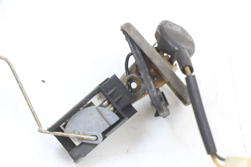 photo de WSKAŹNIK POZIOMU PALIWA W ZBIORNIKU PEUGEOT VIVACITY NEW 4T 50 (2008 - 2017) - Zbliżenie techniczne