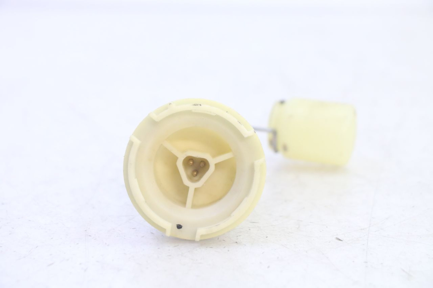 photo de WSKAŹNIK POZIOMU PALIWA W ZBIORNIKU PEUGEOT VIVACITY 100 (1999 - 2008) - Inny kąt widzenia