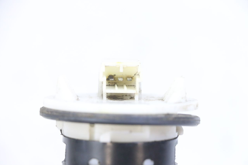 photo de WSKAŹNIK POZIOMU PALIWA W ZBIORNIKU PIAGGIO X10 125 (2012 - 2017) - Inny kąt widzenia