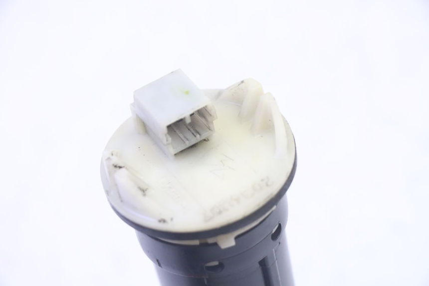 photo de WSKAŹNIK POZIOMU PALIWA W ZBIORNIKU PIAGGIO X8 125 (2004 - 2007) - Inny kąt widzenia