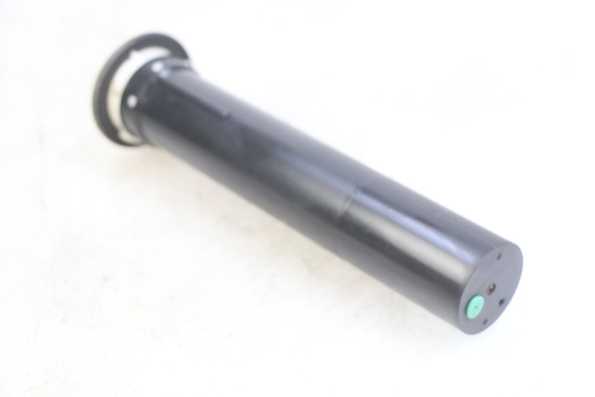 photo de WSKAŹNIK POZIOMU PALIWA W ZBIORNIKU PIAGGIO XEVO - X EVO 125 (2007 - 2017) - Inny kąt widzenia