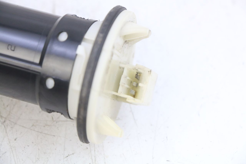 photo de WSKAŹNIK POZIOMU PALIWA W ZBIORNIKU PIAGGIO XEVO - X EVO 125 (2007 - 2017) - Zbliżenie techniczne