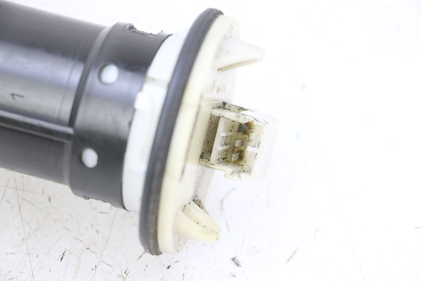 photo de WSKAŹNIK POZIOMU PALIWA W ZBIORNIKU PIAGGIO XEVO - X EVO 125 (2007 - 2017) - Inny kąt widzenia