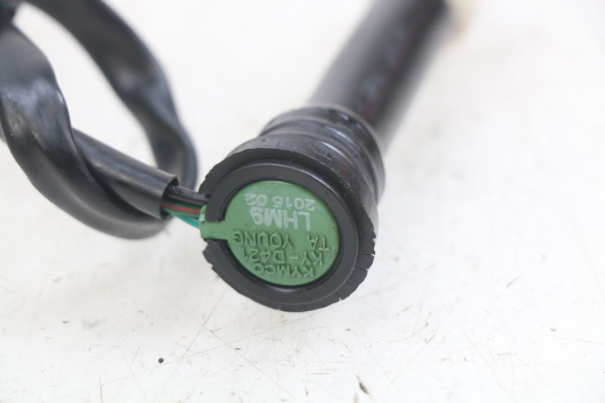 photo de MIARKA POZIOMU OLEJU W ZBIORNIKU KYMCO AGILITY NAKED RENOUVO 2T 50 (2011 - 2018) - Zbliżenie techniczne