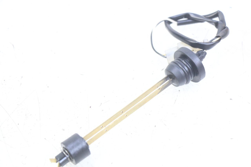 photo de MIARKA POZIOMU OLEJU W ZBIORNIKU PEUGEOT LUDIX 50 (2008 - 2017) - Zoom stanu zużycia