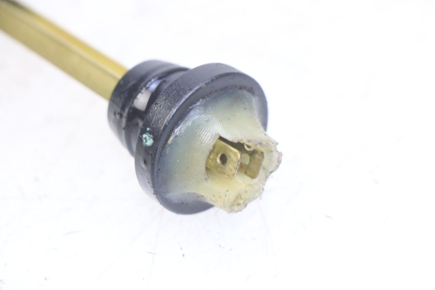 photo de MIARKA POZIOMU OLEJU W ZBIORNIKU PEUGEOT LUDIX 50 (2005 - 2007) - Zoom stanu zużycia