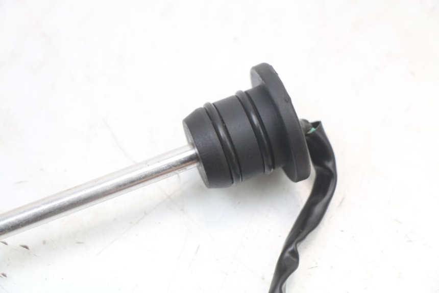 photo de MIARKA POZIOMU OLEJU W ZBIORNIKU RIEJU MRT 50 (2018 - 2021) - Zbliżenie techniczne