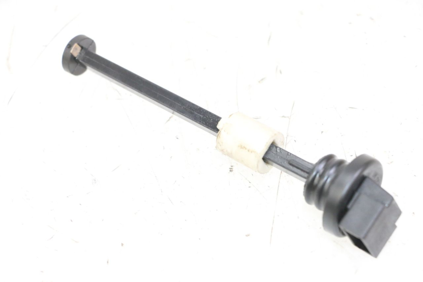 photo de MIARKA POZIOMU OLEJU W ZBIORNIKU PIAGGIO VESPA S 2T 50 (2007 - 2014) - Inny kąt widzenia