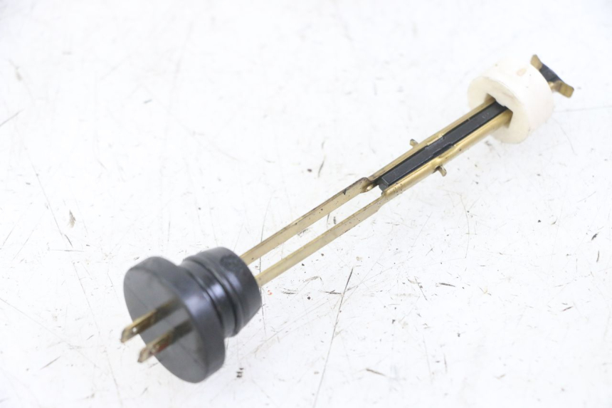 photo de MIARKA POZIOMU OLEJU W ZBIORNIKU PEUGEOT SPEEDFIGHT 2 LC 50 (2000 - 2009) - Widok główny