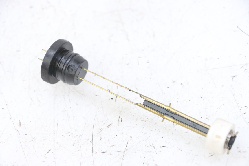 photo de MIARKA POZIOMU OLEJU W ZBIORNIKU PEUGEOT SPEEDFIGHT 2 LC 50 (2000 - 2009) - Zoom stanu zużycia