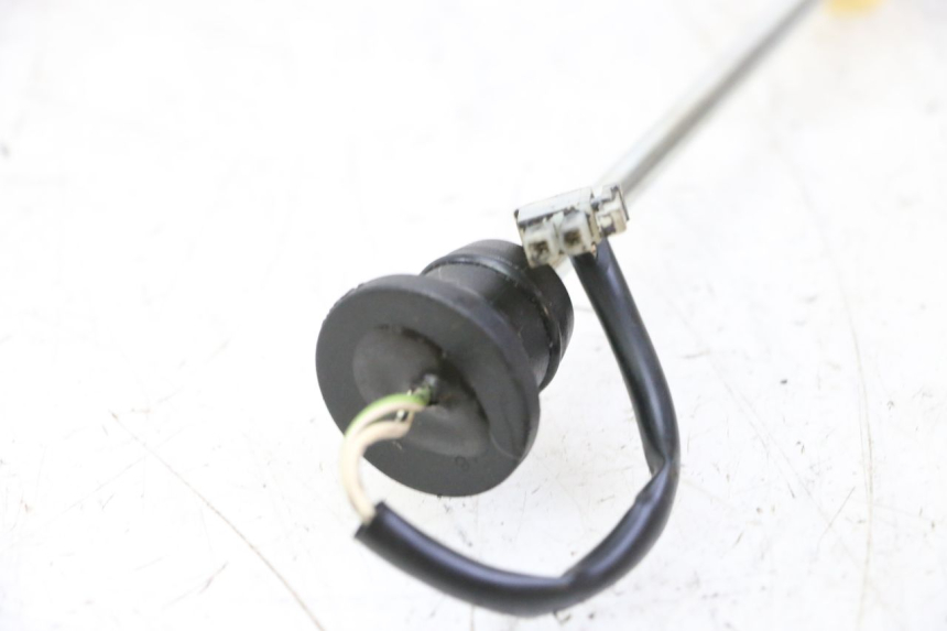 photo de MIERNIK POZIOMU OLEJU W ZBIORNIKU APRILIA SR R 2T LC 50 (2018 - 2021) - Inny kąt widzenia