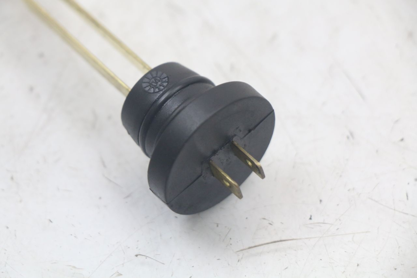 photo de MIARKA POZIOMU OLEJU W ZBIORNIKU PEUGEOT TKR TREKKER FURIOUS 50 (2005 - 2014) - Inny kąt widzenia