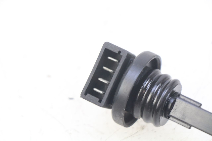 photo de MIARKA POZIOMU OLEJU W ZBIORNIKU PIAGGIO VESPA S 2T 50 (2007 - 2014) - Zoom stanu zużycia