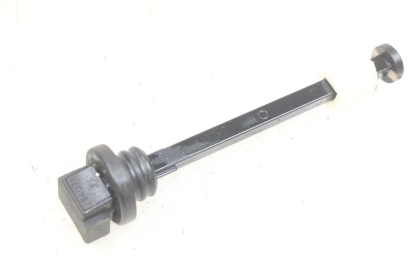 photo de MIARKA POZIOMU OLEJU W ZBIORNIKU PIAGGIO VESPA S 2T 50 (2007 - 2014) - Inny kąt widzenia