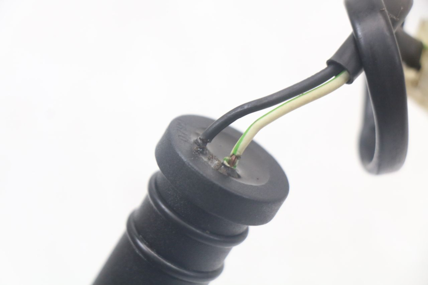 photo de MIARKA POZIOMU OLEJU W ZBIORNIKU PEUGEOT XP6 50 (1997 - 2003) - Inny kąt widzenia