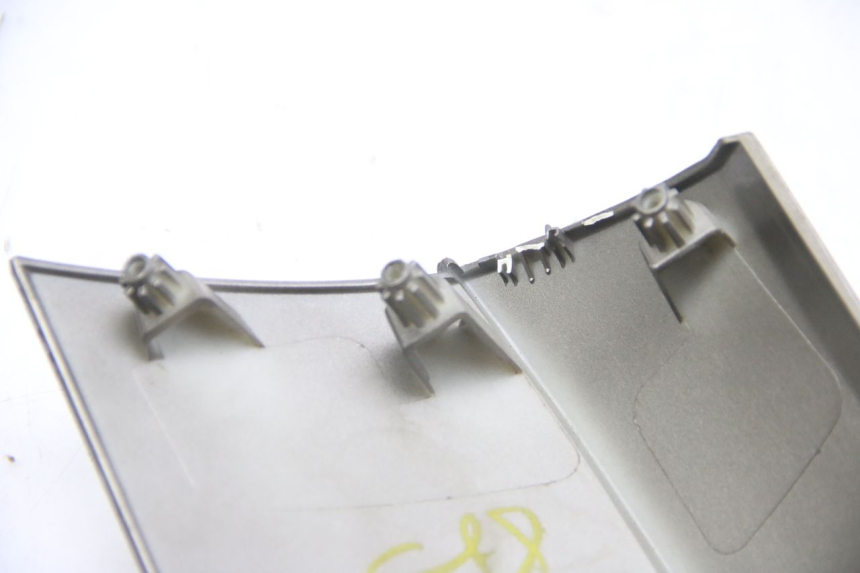 photo de ZŁĄCZE OWIEWKI TYLNEJ PEUGEOT CITYSTAR 125 (2011 - 2017) - Stan powierzchni