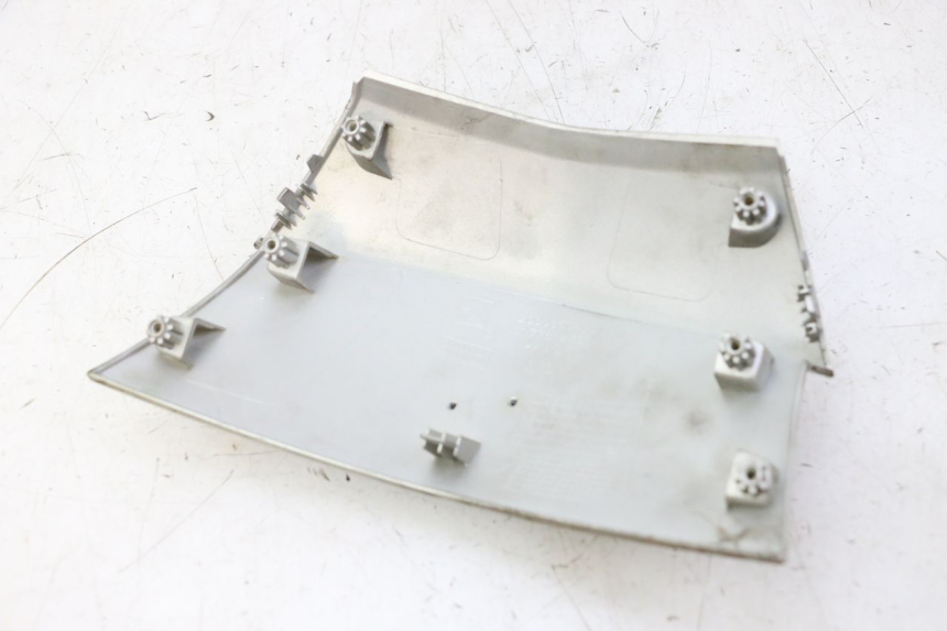 photo de Złącze tylnej owiewki PEUGEOT CITYSTAR 50 (2013 - 2017) - Zoom stanu zużycia