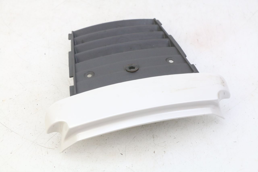 photo de Złącze tylnej owiewki SUZUKI CP 80 (1985 - 1996) - Zbliżenie techniczne