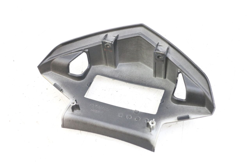 photo de Złącze owiewki tylnej KYMCO DINK 4T 50 (2007 - 2018) - Zoom stanu zużycia