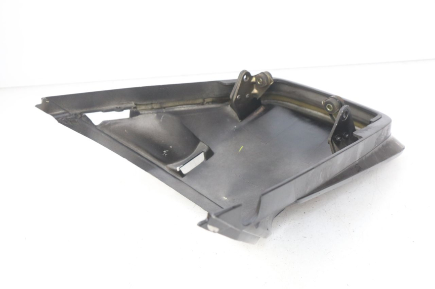 photo de Złącze tylnej owiewki YAMAHA FJ 3CX 1200 (1986 - 1996) - Zoom stanu zużycia