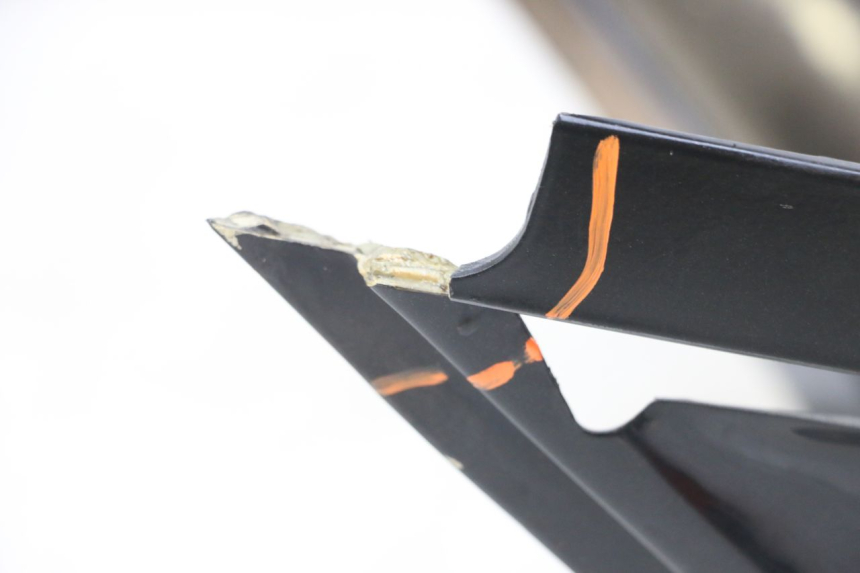 photo de Złącze tylnej owiewki YAMAHA FJ 3CX 1200 (1986 - 1996) - Zoom stanu zużycia