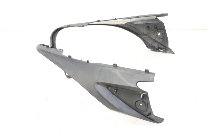 photo de Złącze tylnej owiewki YAMAHA FZ6 FAZER S2 600 (2007 - 2011) - Zbliżenie techniczne